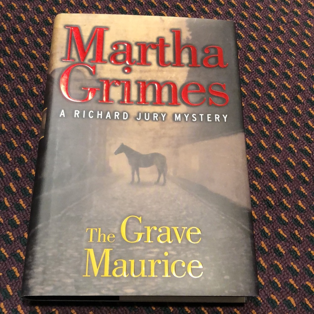 2 Hardcover NY Times best selling author Martha Grimes mystery books - Picture 9 of 16